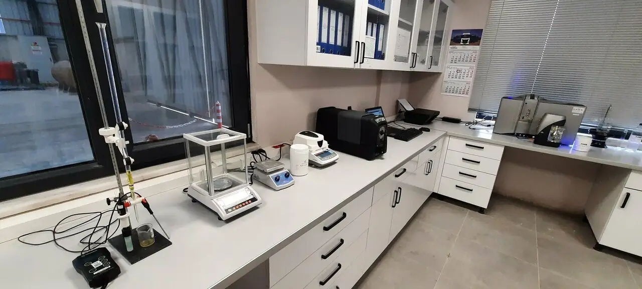 Laboratory balances